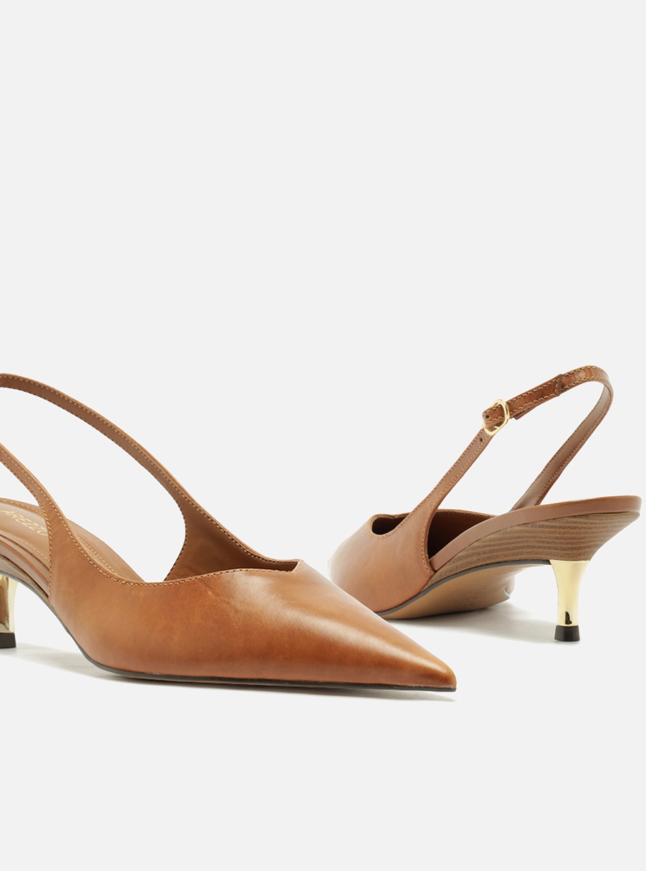 Scarpin Marrom Couro Salto Fino Fivela Slingback — foto 4
