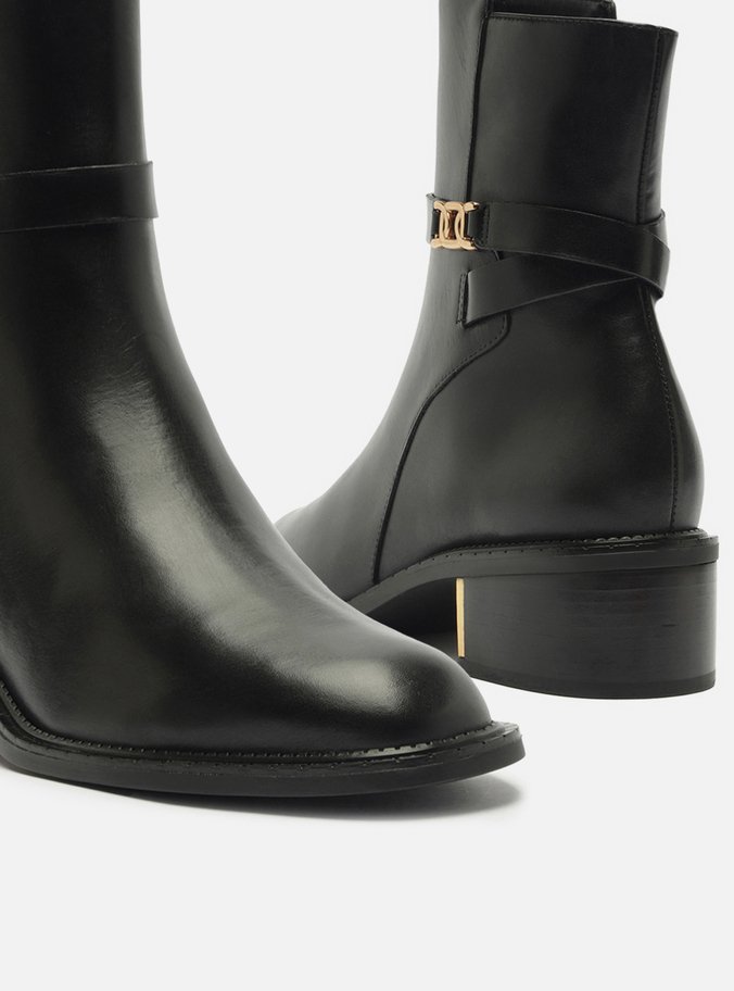 Bota Preta Couro Cano Curto Tira Metal
