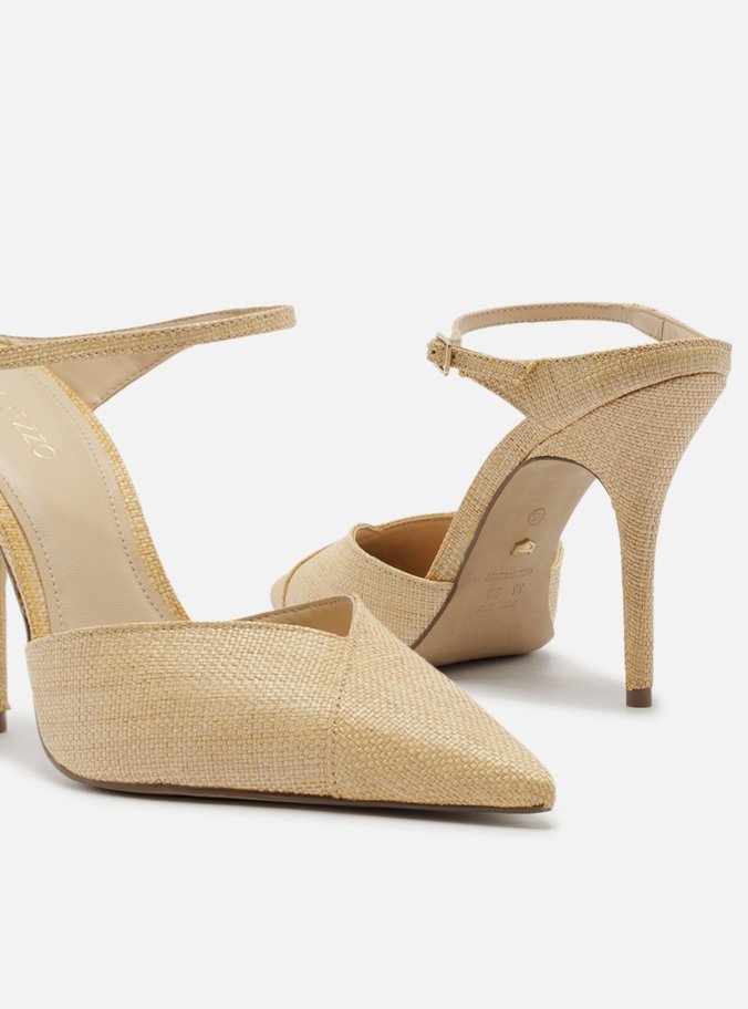 Scarpin Nude Couro Salto Alto
