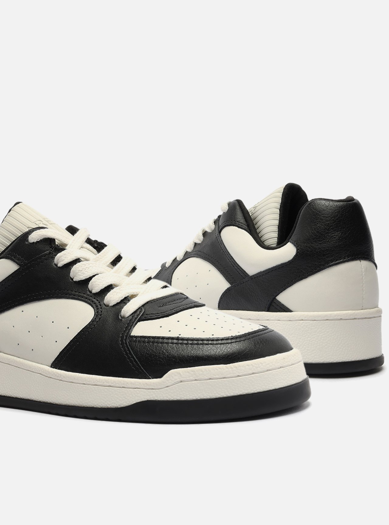Tenis arezzo preto e branco hotsell