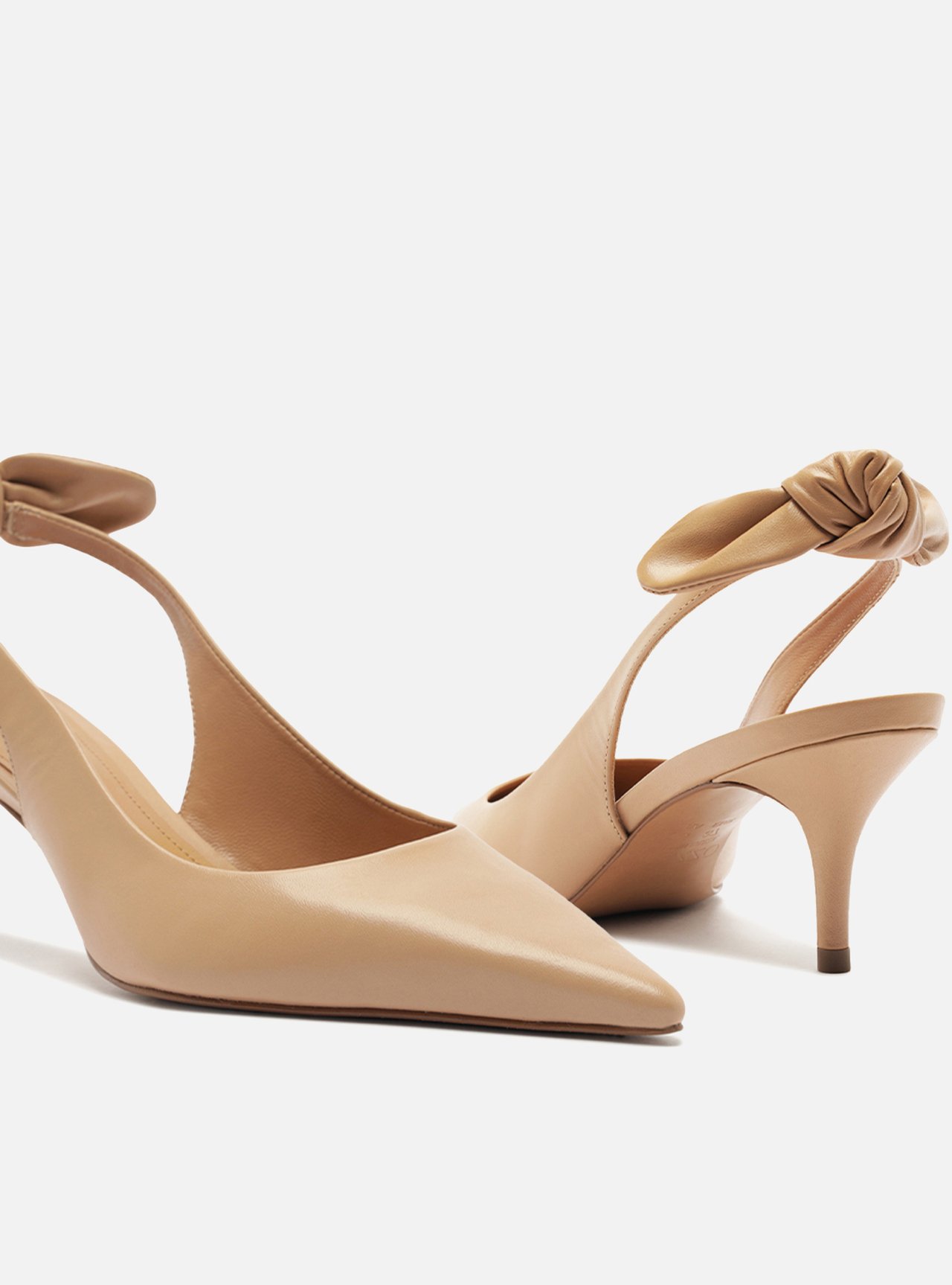 Scarpin Nude Couro Slingback Salto Fino Laço — foto 4