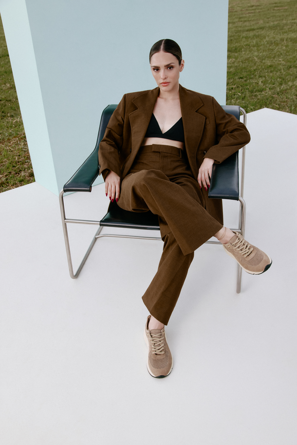 Tênis Cinza Camurça Solado Esportivo