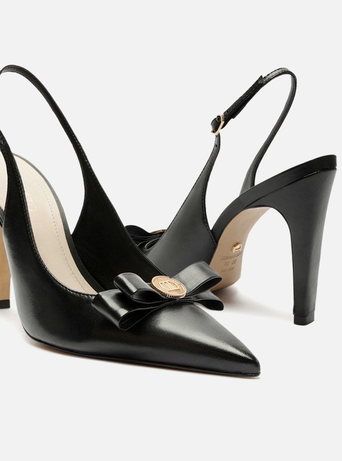 Scarpin Preto Couro Bico Fino Slingback Laço