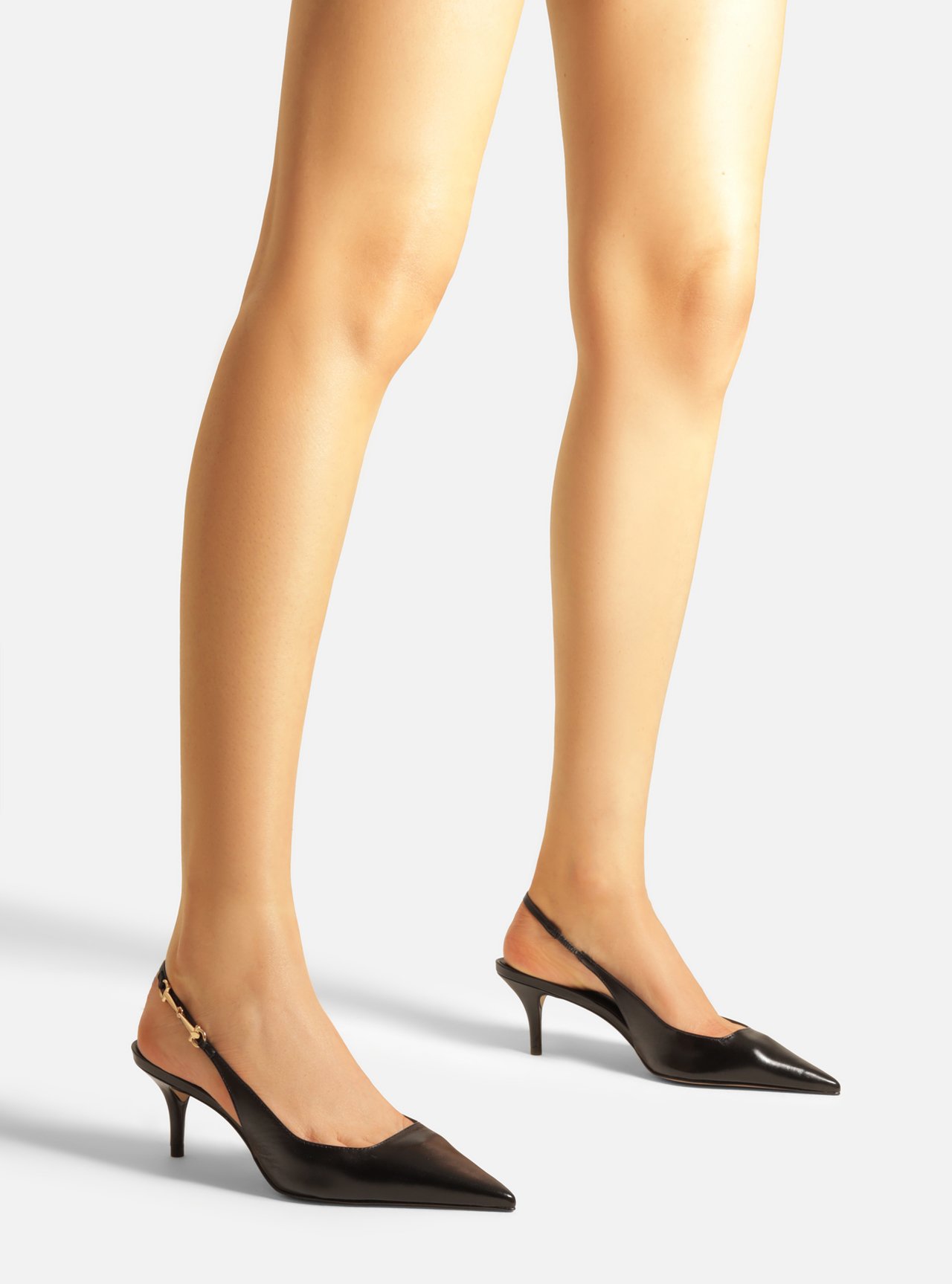 Scarpin Preto Couro Slingback Detalhe Metal — foto 6