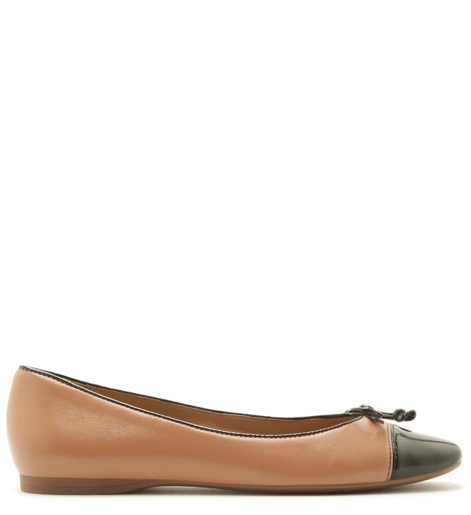 Sapatilha Bege Cap Toe Quadrado Preto Verniz Tiny Bow