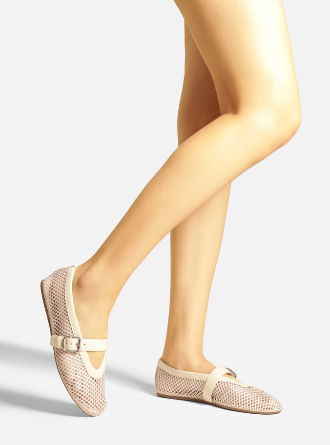 Sapatilha Off-White Verniz Tela Fivela