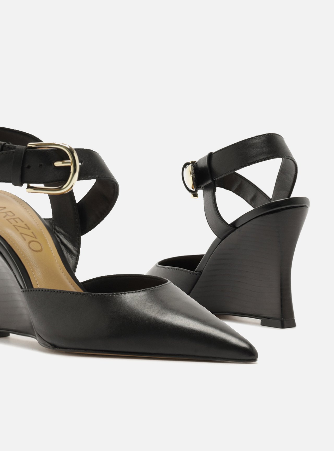 Scarpin Preto Couro Anabela Tiras Fivela — foto 4