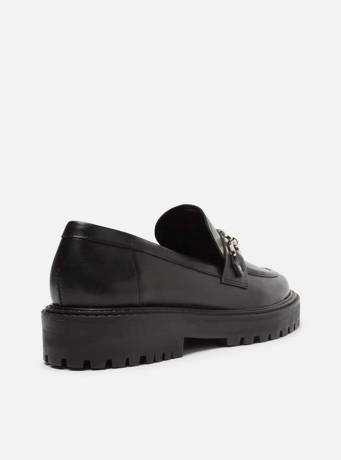 Mocassim Preto Couro Tratorado Corrente Metal