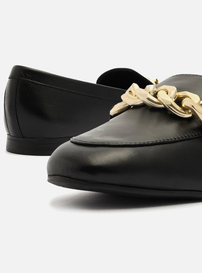 Mocassim Preto Couro Bico Redondo Corrente