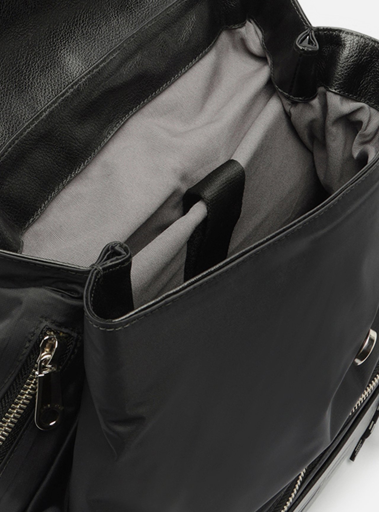 Bolsa Mochila Preta Couro Trança Metais Fila — foto 4