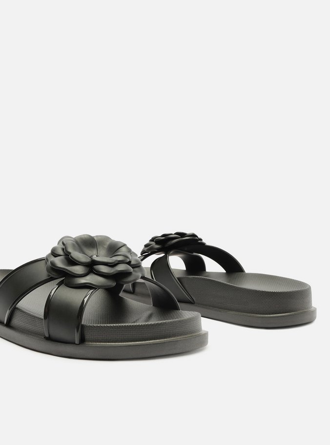 Slide Preta Flores Lara Brizza