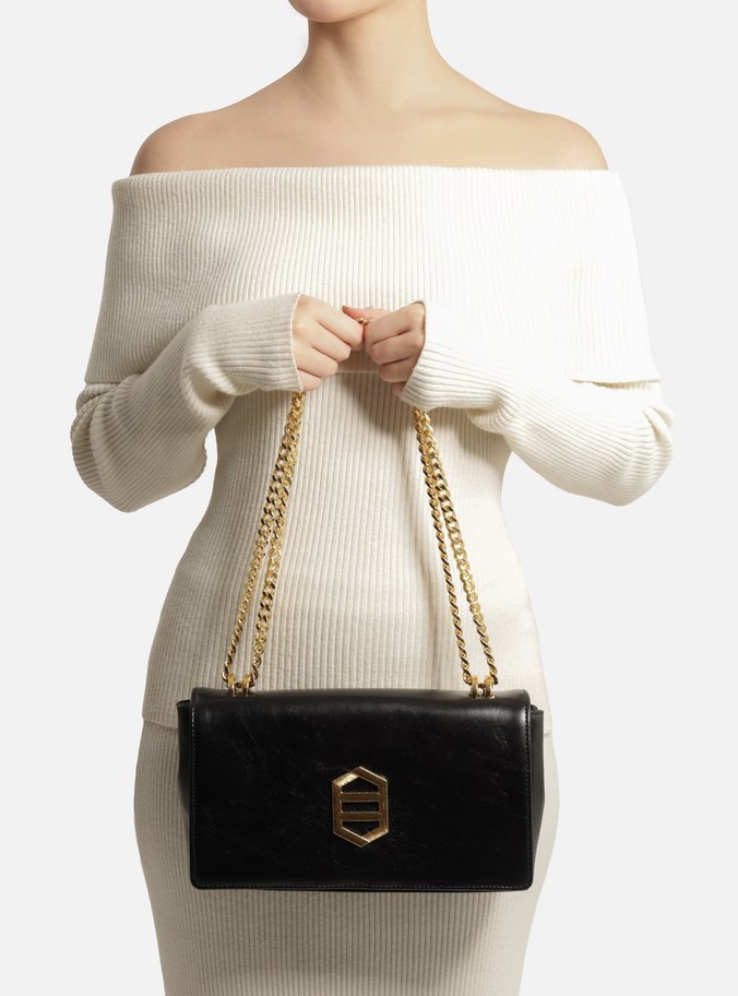 Bolsa Tiracolo Preta Couro Média Metal Dourado