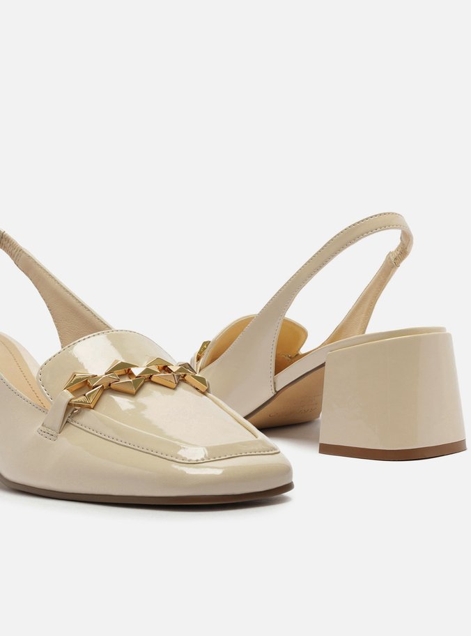 Loafer Off-White Verniz Salto Bloco Metal Triângulo