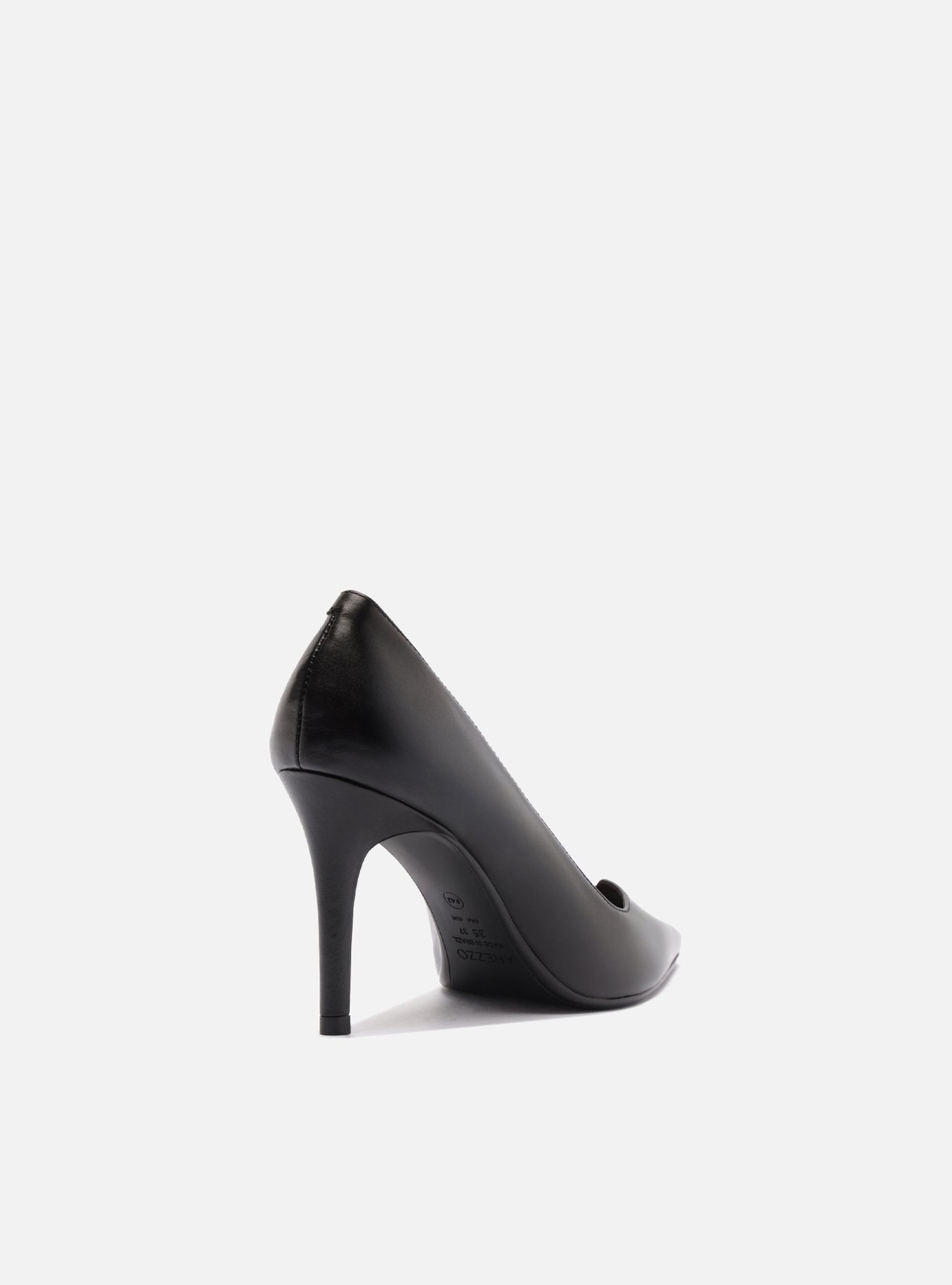 Scarpin Preto Couro Salto Médio Fino Detalhe — foto 3