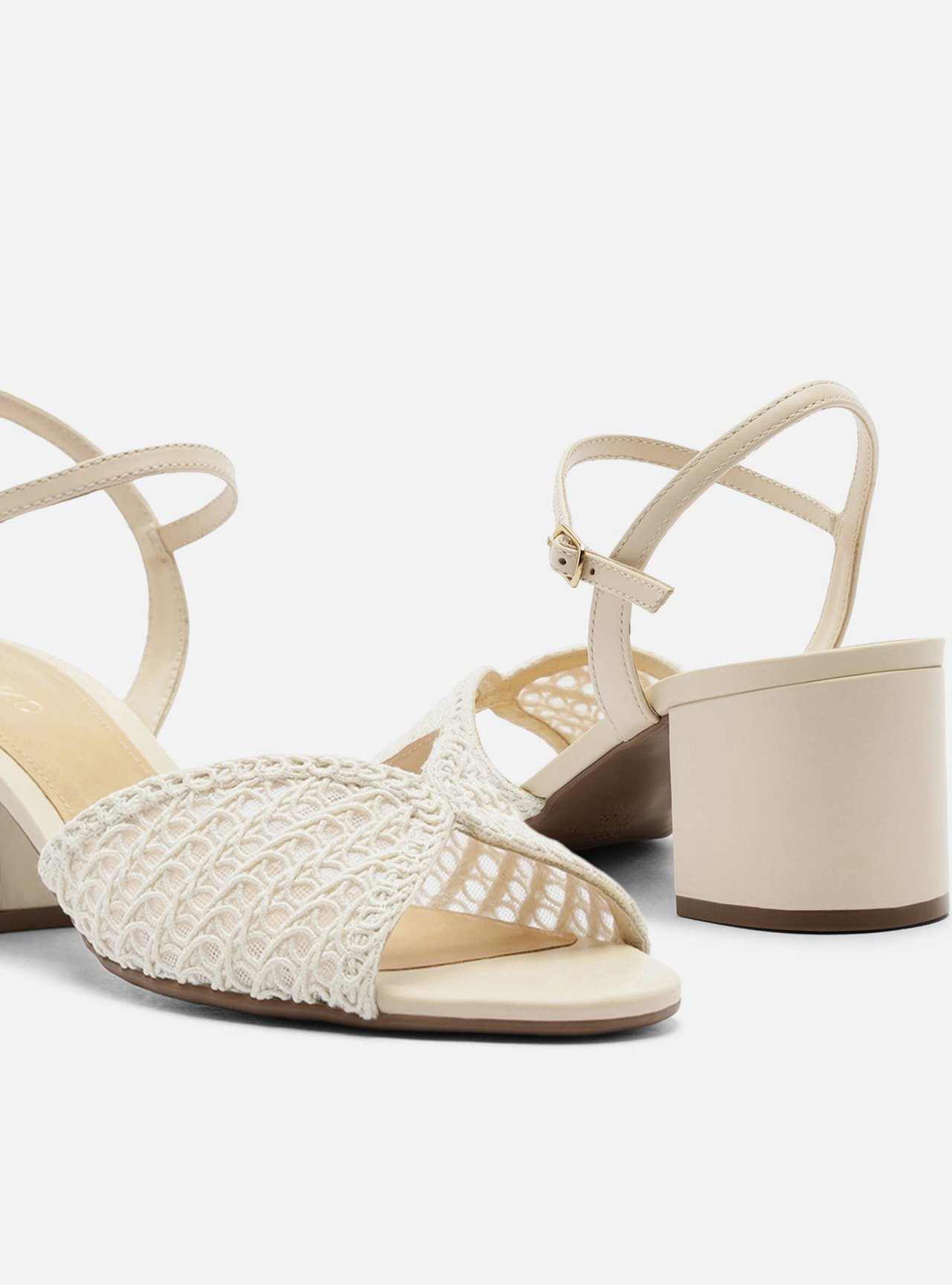 Sandália Off-White Salto Médio Tiras Bordado — foto 4