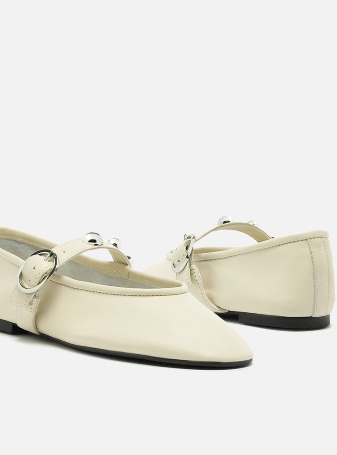 Sapatilha Branca Couro Tira Studs