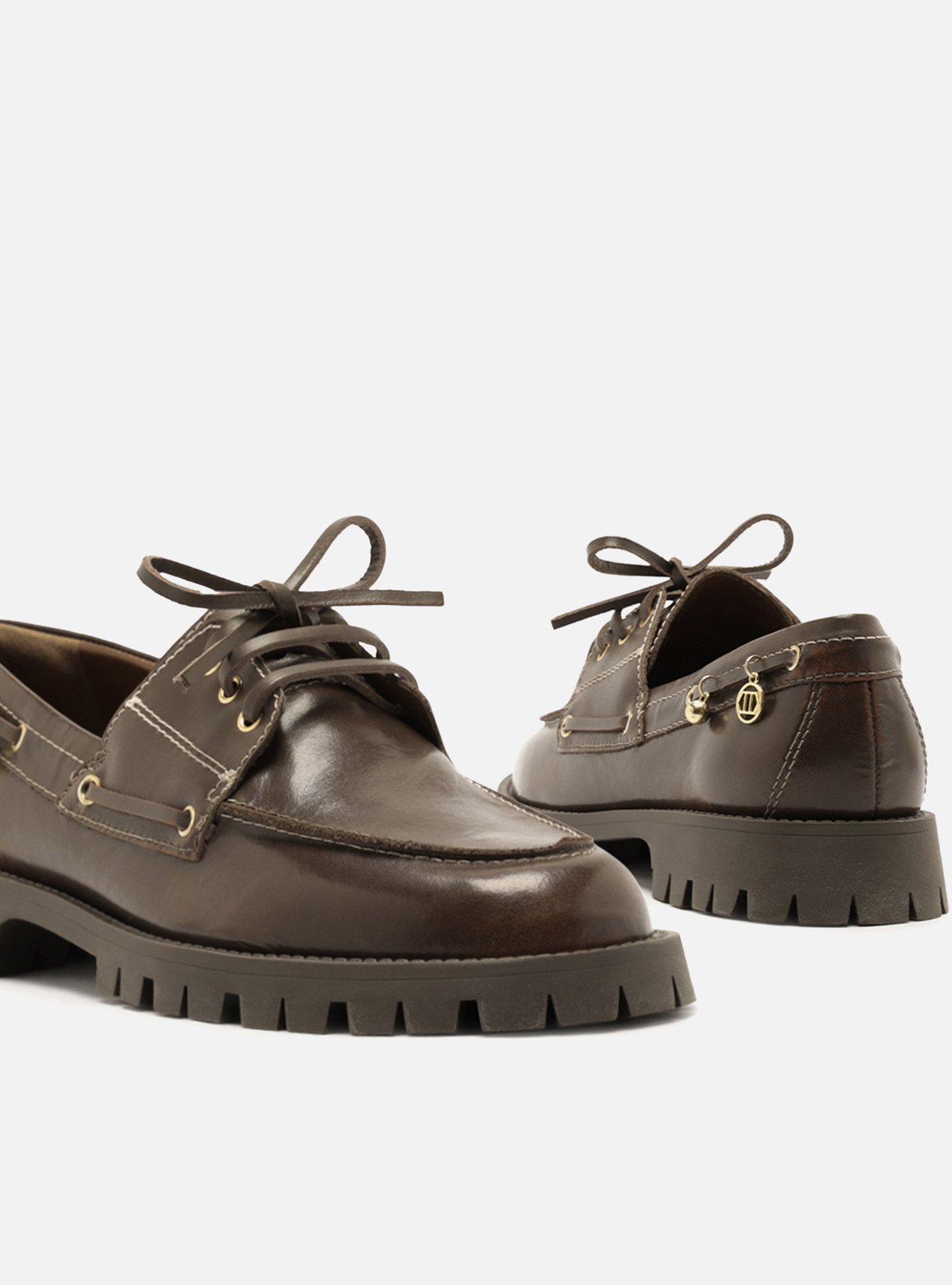 Mocassim Bico Redondo Amarração Suede Metais — foto 4