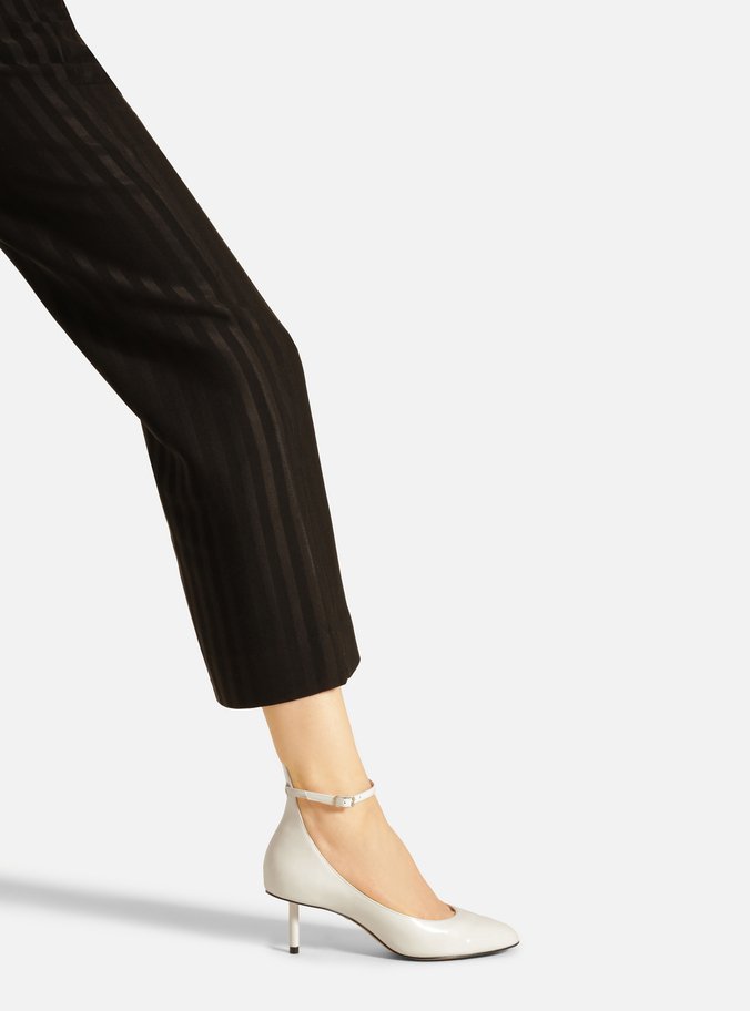 Scarpin Branco Verniz Salto Baixo Fino Tira