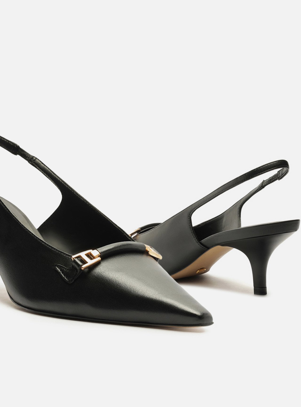 Scarpin Bico Fino Couro Salto Fino Metais Slingback — foto 4