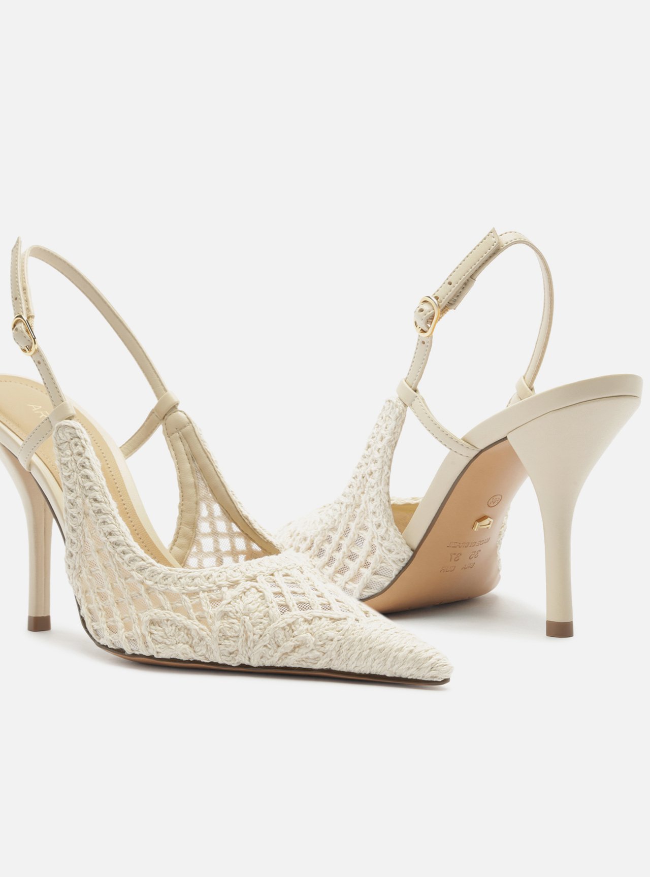 Scarpin Off White Bordado Salto Alto Fino Slingback — foto 4