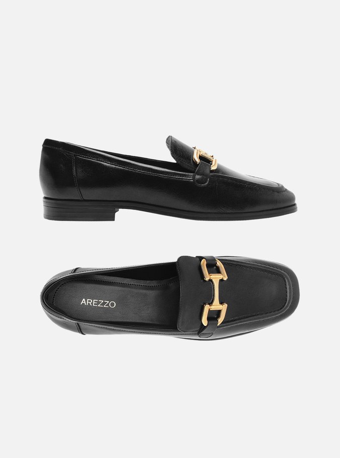 Mocassim Preto Couro Rasteiro Bridão Metálico