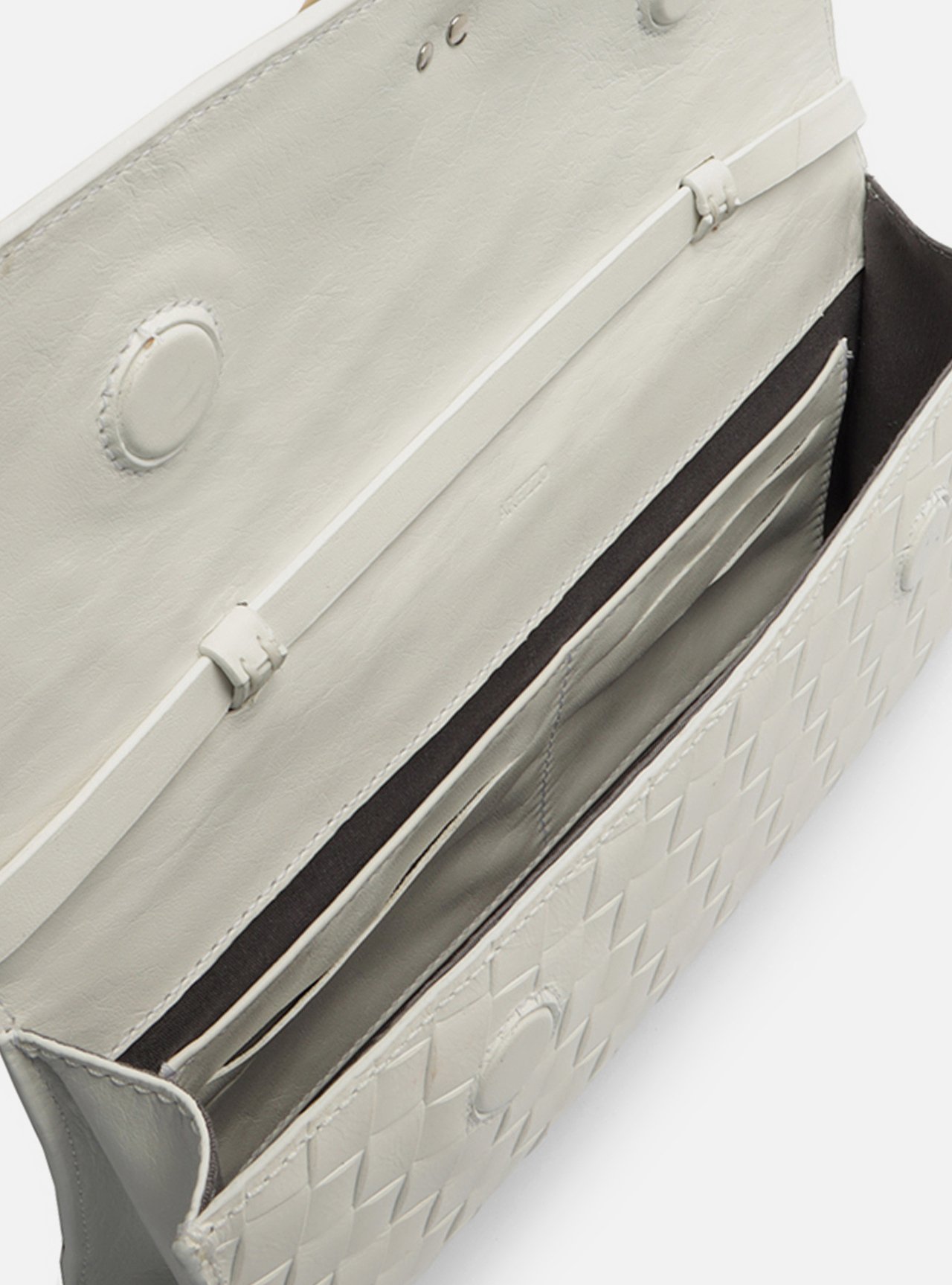 Bolsa Tiracolo Branca Couro Tressê Média Metal — foto 4