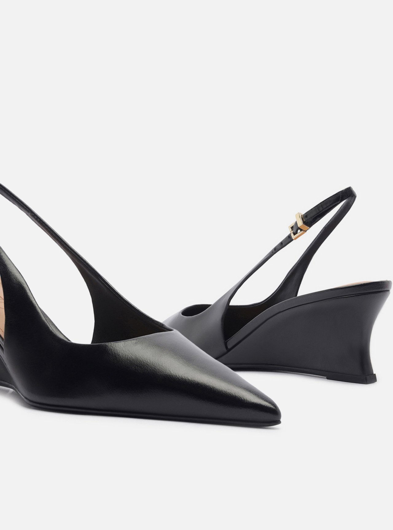 Scarpin Preto Couro Salto Baixo Anabela Slingback — foto 4