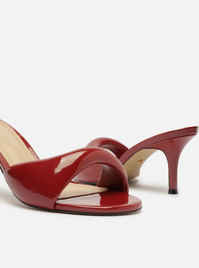 Mule Vermelha Verniz Salto Fino Tira Bold