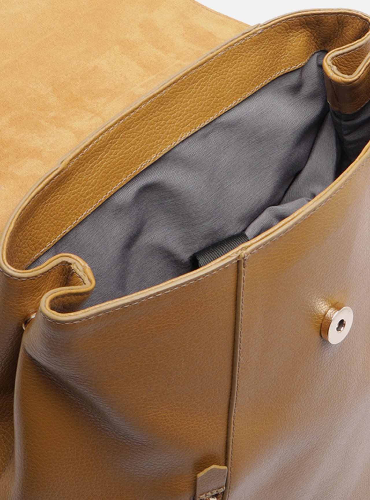 Bolsa Mochila Marrom Couro Grande Granulada — foto 4
