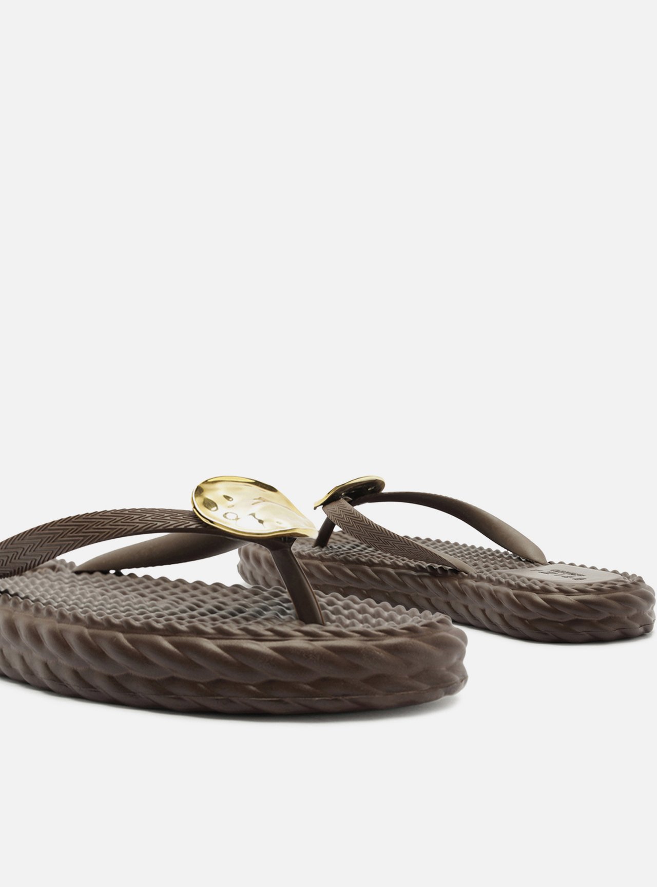 Chinelo de Dedo Marrom Flatform Brizza — foto 4