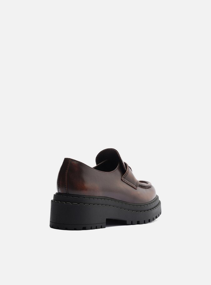 Mocassim Marrom Grape Couro Tratorado Tira Metal