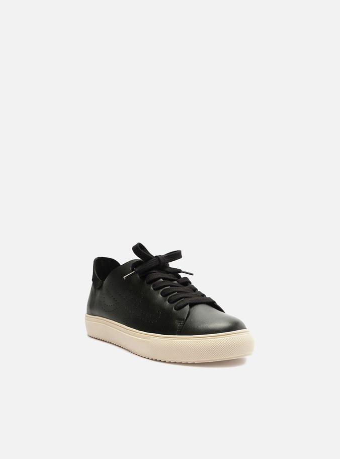 Tênis Preto Couro A Perfuração