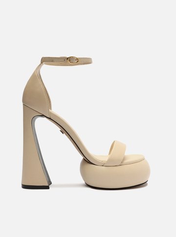 Sandália Off-White Couro Meia Pata Salto Flare