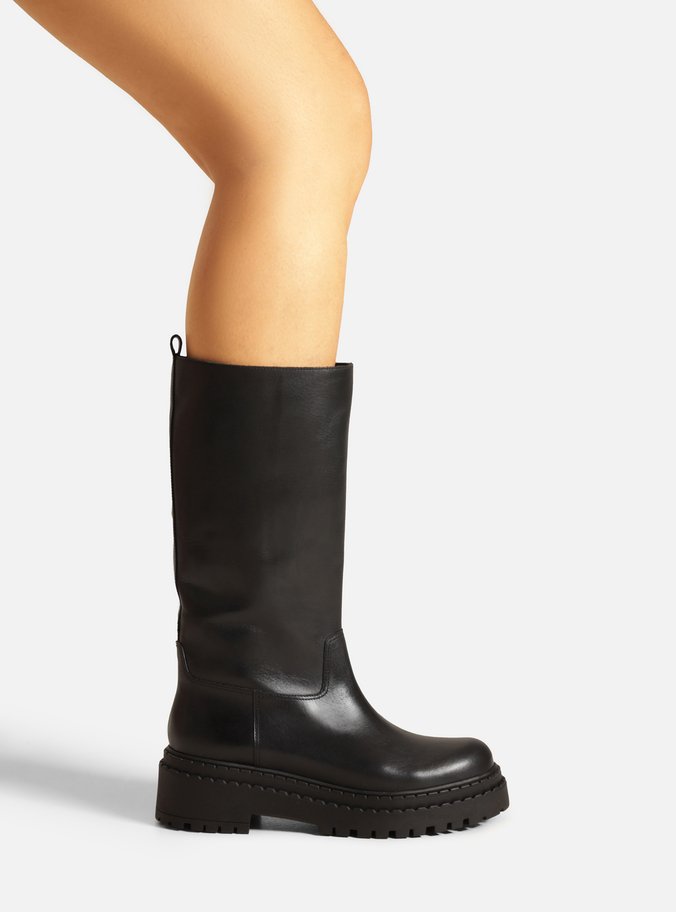Bota Preta Couro Cano Médio Tratorada Lisa