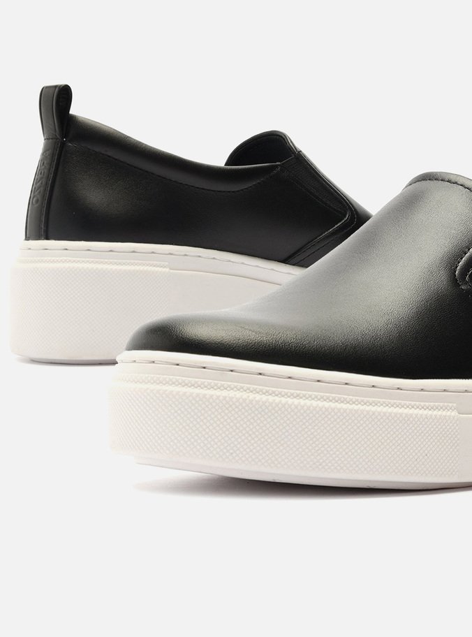Slip On Preto Couro Flatform Básico