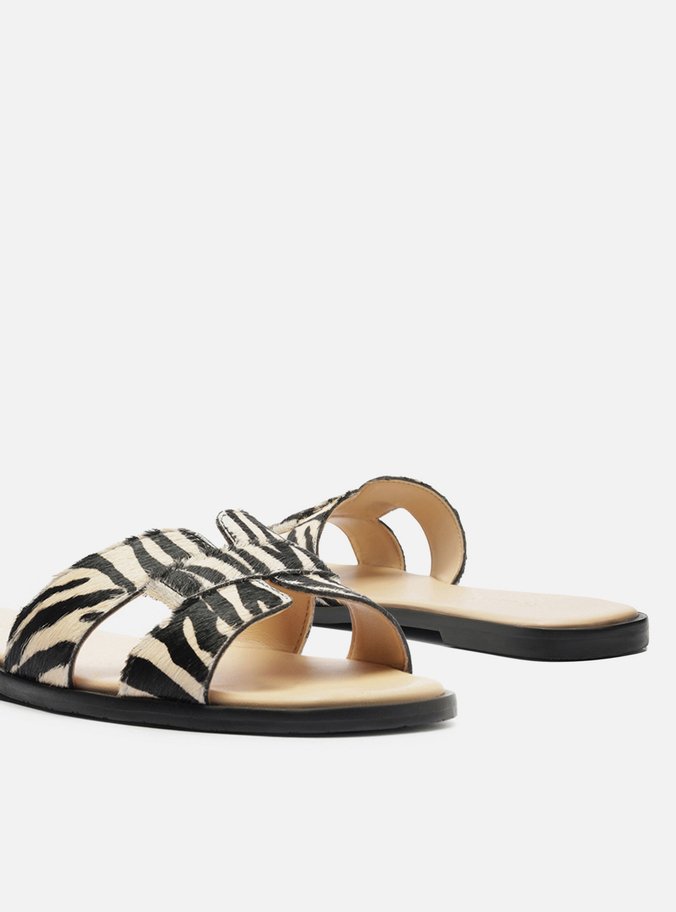 Rasteira Animal Print Bico Quadrado Tira Vazada