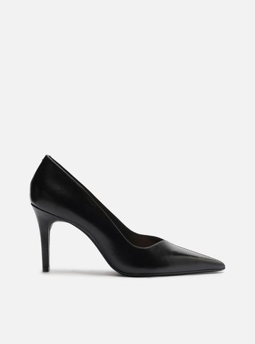 Scarpin Preto Couro Salto Médio Fino V