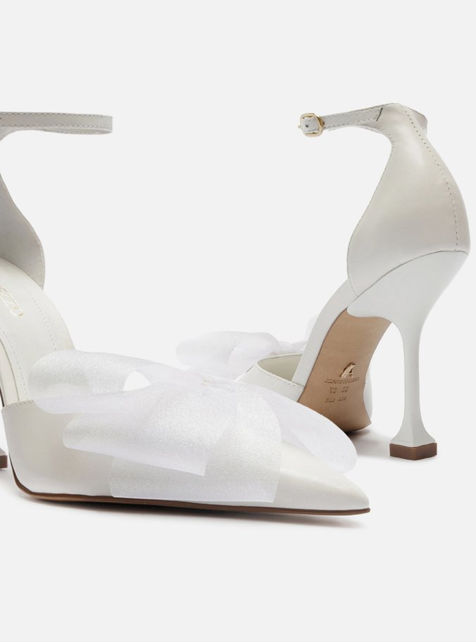 Scarpin Branco Couro Salto Fino Taça Laço