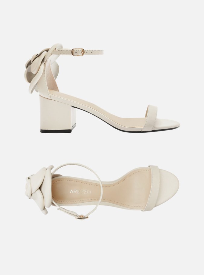 Sandália Branca Couro Salto Bloco Maxi Flor
