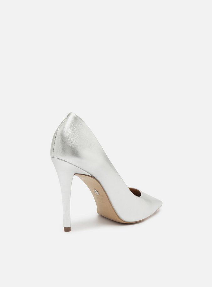 Scarpin Prata Couro Salto Alto Fino