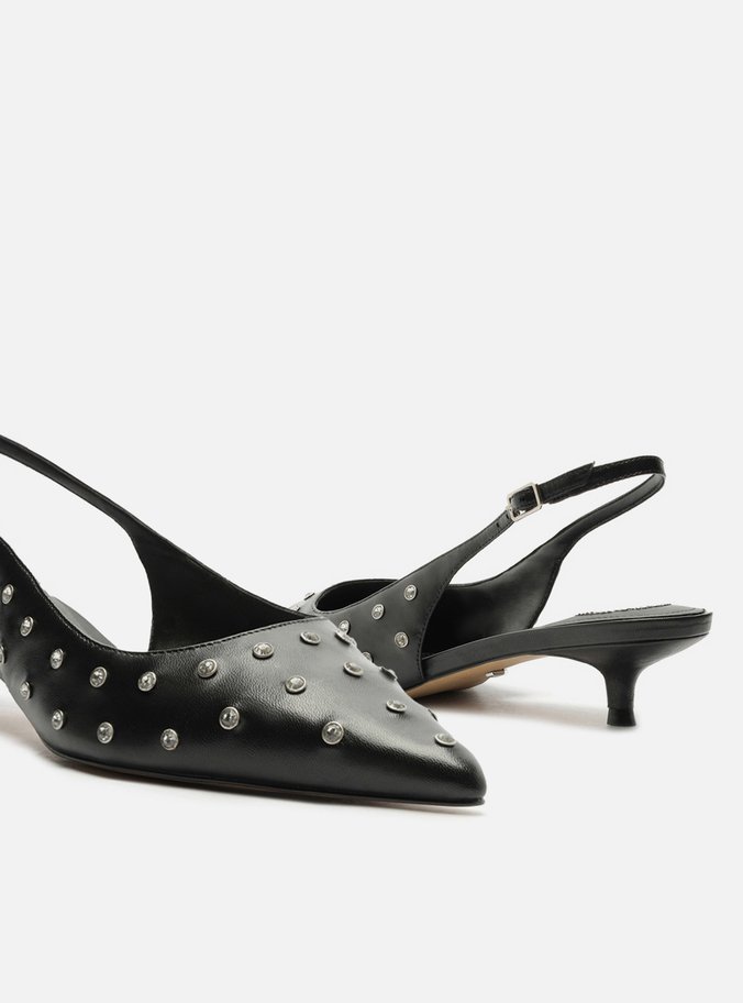 Scarpin Preto Couro Salto Kitten Slingback Tachas