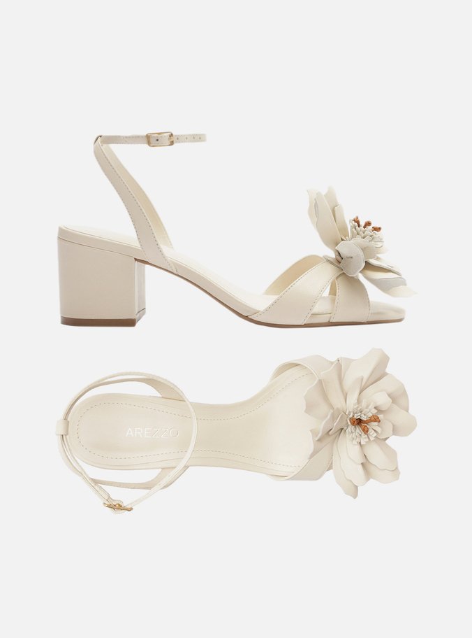 Sandália Off-White Couro Salto Bloco Flor