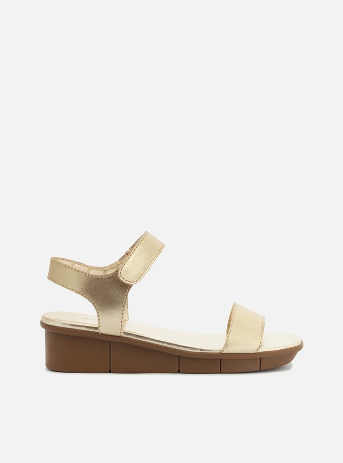 Sandália Dourada Couro Flatform Comfort