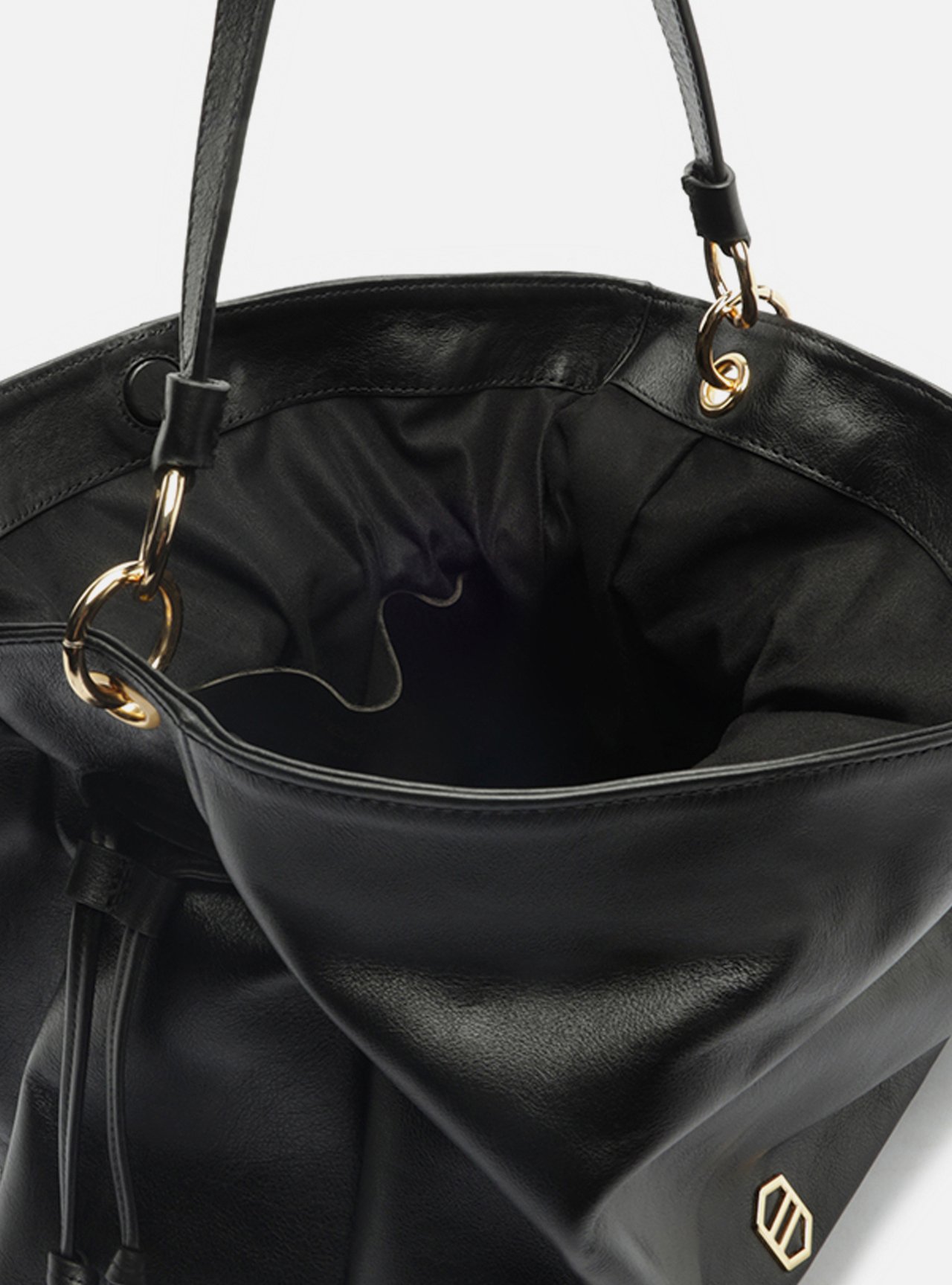 Bolsa Hobo Preta Couro Grande Franzida — foto 4