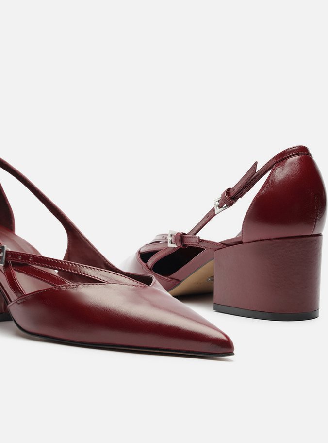 Scarpin Vermelho Couro Bloco Semi Aberto Fivelas