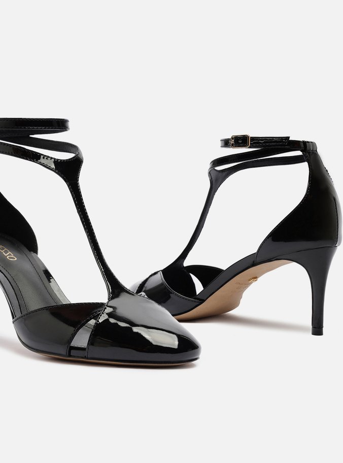Scarpin Preto Verniz Salto Baixo Tira Recortes