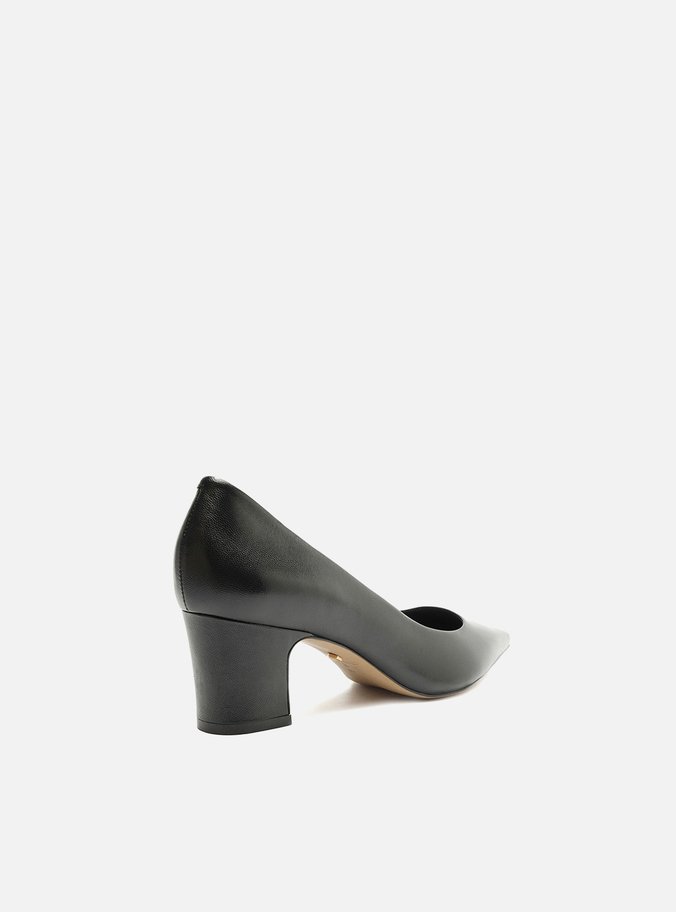 Scarpin Preto Couro Salto Médio Bico Fino