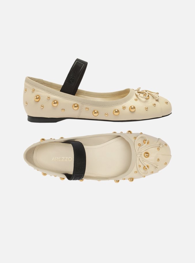 Sapatilha Boneca Off-White Couro Bico Redondo Studs