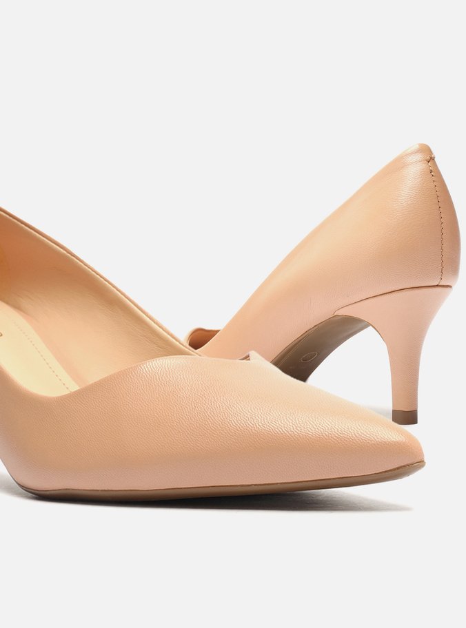 Scarpin Nude Couro Salto Baixo Fino