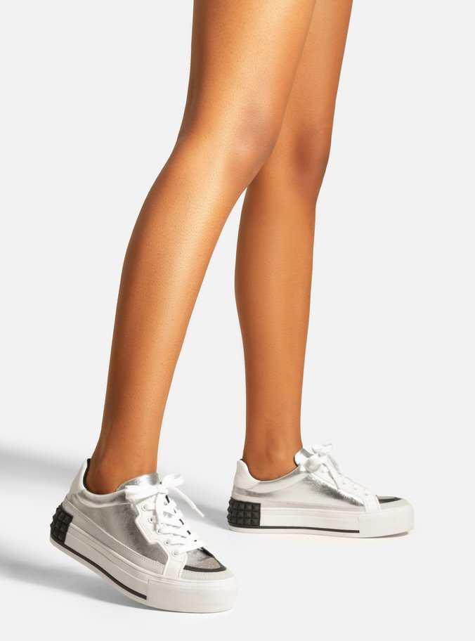 Tênis Prata Flatform Amarração Spikes
